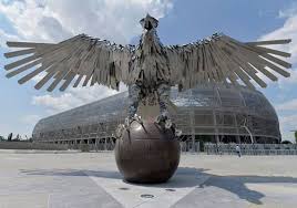 Az ftc monumentális jelképe május huszonötödikére újul meg véglegesen. Impozans Latvany Fogadja Aki A Stadionhoz Erkezik Szoke Gabor Miklos Fradi Sas Nevet Viselo Szobra Europa Legnagyobb M Statue Sculptures Sculptures Statues