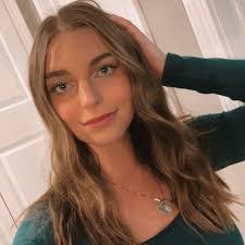 Jocelyn Fox's Instagram, Twitter & Facebook