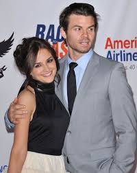 She's a brooding artist whose art suffers because of her inability to open up. Rachael Leigh Cook Daniel Gillies Expecting Baby No 1 Celeb Baby Laundry