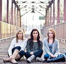 Pin By K K On Photography Friends Photography Friend Photoshoot Sisters Photoshoot