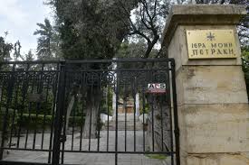 Μητσοτάκης εξέφρασε τη λύπη του για την επίθεση που δέχθηκαν μητροπολίτες στη μονή πετράκη. Gb6amf1wq Mkbm