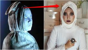 Ponsel yang memiliki desain unik ini, dikenal dengan nama samsung serene. 5 Fakta Azzim Aziz Desainer Terkenal Malaysia Di Balik Hijab Pocong Yang Panen Kritik Boombastis