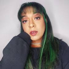 Amanda Jade's Instagram, Twitter & Facebook