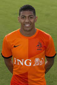 Sonen till far johnny van aanholt och mor vanessa van aanholt är som fotbollsspelare under 2021 känd för chelsea, vitesse, dutch national football team 'oranje'.patrick van aanholt's stjärntecken är. Geweldige Van Aanholt Verrast Van Gaal Na Geboorte Zoon Foto Ad Nl