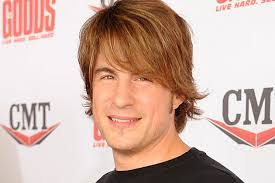 Travis Thrasher's Instagram, Twitter & Facebook