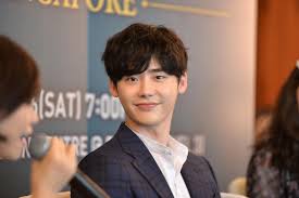 Lee jong suk's label denies he recruited former hello venus member nara during military service & other allegations. South Korean Actor Lee Jong Suk Flies Back Home After Being Detained In Jakarta Entertainment News Top Stories The Straits Times