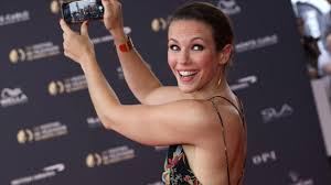 Complete your lorie pester* collection. Demain Nous Appartient Lorie Pester Est Devenue Maman