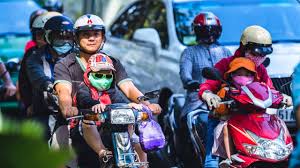 Budak kecil comel imam sembahyang. Bahaya Yang Mengintai Jika Bawa Anak Kecil Saat Naik Motor Kumparan Com