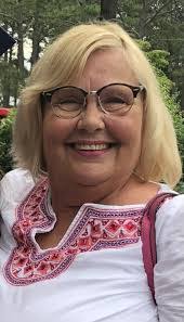 Lynda Reardon's Instagram, Twitter & Facebook