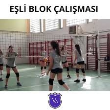 Voleybol ve eleştiri voleybol hepimizin sevdiği, hayatımızın çok büyük bir bölümünü geçirdiği ve türkiye'nin en başarılı takım sporu. Pin Auf Volley Ball