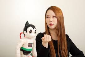 東村氏は24日、 自身のフェイスブックで 「私事で恐縮ですが、 東村アキコは、 2017年4月に離婚いたしました」 と報告。 元夫でファッションデザイナーの安藤悟史氏について 「息子が幼稚園のときから私と一緒に子育てをし、 æ±æ'ã‚¢ã‚­ã‚³ã®å©šå§»æ­´ã¨éŽåŽ»ã®å¤«ã«ã¤ã„ã¦ã®ã¾ã¨ã‚ Hachibachi