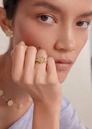 Jasmine ring by Kitty Joyas