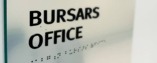 O que é o Bursar's Office e por que ele é o centro financeiro da sua universidade nos EUA?