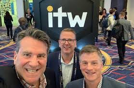 Richard Kolber's Instagram, Twitter & Facebook