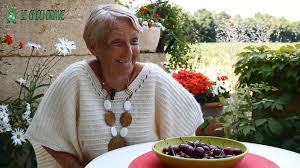 Parce Que La Vie Est Importante Visionnez Cette Video Irene Grosjean Ou La Vie En Abondance With English Su Alimentation Vivante Naturopathie Cuisine Detox