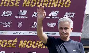 Since mourinho has been replaced by ole gunnar solskjaer, shaw has proven to be the best in his position in the league, named in the pfa team of the year for the season just gone. Kluivert Zwei Weltmeister Co Mourinho Rasiert Gleich Acht Spieler
