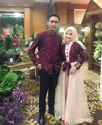 Oct 30, 2019·2 min read. Couple Batik Sarimbit Baju Tunangan Couple Modern Gamis Chic