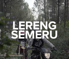 Gunung semeru), is an active volcano in east java, indonesia. Lereng Semeru Moto East Java