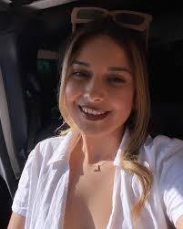 all sunshine & smiles over here ☀️