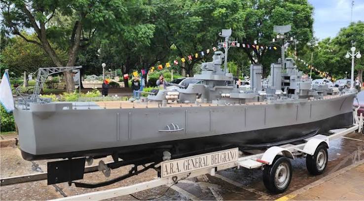 Con una réplica del ARA General Belgrano, Santa Fe homenajeó en El Faro a  los caídos en Malvinas - Sol Play 91.5