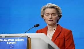 Anuloi çdo angazhim pasi u prek nga pneumonia, si paraqitet gjendja e  presidentes së KE, Von der Leyen