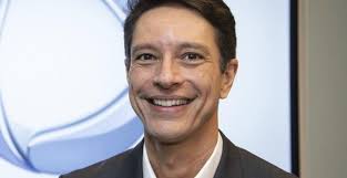 Após 22 anos na Globo News, jornalista Sergio Aguiar assina com a Record TV