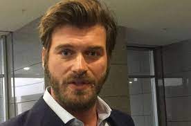 Kıvanç tatlıtuğ'un reklam yüzü olduğu markanın tanıtım gecesinde tatlıtuğ'un abisi cem tatlıtuğ, vale ile kavga etti. Kivanc Tatlitug Un Abisi Cem Tatlitug Hastaneye Kaldirildi