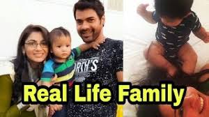Abhi is the father of the twins, prachi and rhea. Kumkum Bhagya Actor Shabbir Ahluwalia Real Life Family Youtube