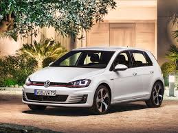 Pe vremea cand nimeni nu se gandea la copaci, albinute si salvarea planetei, pe vremea cand cerul era limita si barbatii vroiau putere pura de sub capotele masinilor, dincolo de ocean se nasteau cele mai fioroase automobile din toate timpurile. Promotor Cele Mai Tari Masini Americane Clasice Aflate La Vanzare In Romania