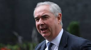 Ilskna kommentarer i det brittiska parlamentet vid nyöppning efter  historiskt domstolsbeslut