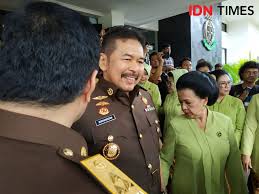 Vonis yang diterima djoko tjandra lebih besar dibandingkan tuntutan jaksa penuntut umum selama dua tahun penjara. Buron Sejak 2009 Siapa Djoko Tjandra