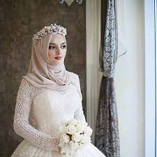 Salixat Kasumova Makes A Stunning Hijabi Bride Modest Fashion Hijabbride Modeststyle Hijab Arab Uae Wedding Hijab Styles Muslim Brides Hijab Wedding Dresses
