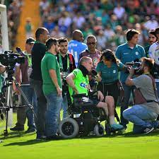 Nun erklärte er unter tränen, was im flugzeug passiert ist. Verungluckte Fussballmannschaft Chapecoense Nach Tragischem Flugzeugabsturz Chape Kehrt Zuruck Nach Medellin Shz De