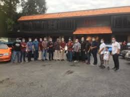 Penjual kereta tidak dibenarkan/dilarang sama sekali menuntut semula kereta sama ada ketika ansuran bulanan. Wak Doyok Flag Off Lebih 20 Mercedes Benz Dari Dtc Motors Pengedar Kenderaan Import Mewah Baharu Terpakai Bacalahmalaysia