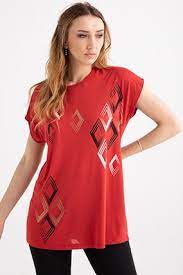 bayan t shirt modelleri panosundaki pin