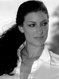 Leanna Shields's Instagram, Twitter & Facebook