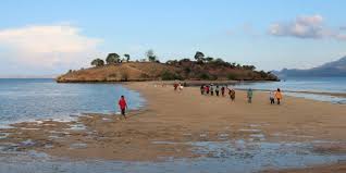 Ada sebuah ayat di dalam al qur'an yang menyatakan bahwa bulan pernah/akan terbelah ketika jaman telah mendekati kiamat. 29 Gambar Laut Merah Terbelah Gambar Pemandangan Keren