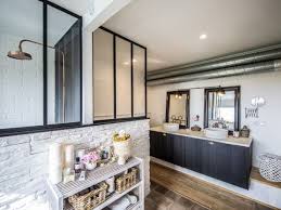 Il Transforme Des Containers En Douillette Maison Familiale En 2020 Maison Container Maison De Luxe Maison