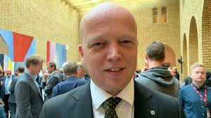 Senterpartiets trygve slagsvold vedum og mdgs une bastholm. Senterpartiet Politikk Rekordhoyt For Senterpartiet Pa Ny Maling