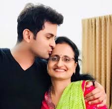 Sanket bhosale who is known for sanjay dutt's mimicry has joined the team of the kapil sunil grover is joined by ali asgar, sugandha mishra, sanket bhosale, mouni roy, with a special. Dr Sanket Bhosale Added A New Photo Dr Sanket Bhosale