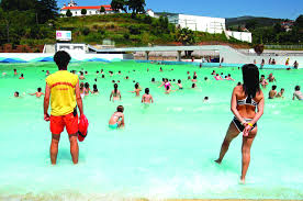 Castanheira de pera has many attractions to explore with its fascinating past, intriguing present and exciting future. Castanheira De Pera Praia Das Rocas Reabre Amanha Com Fitness Na Agua E Fly Boat