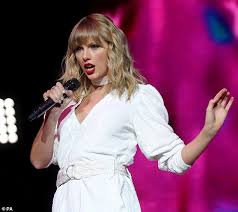 The feature of the service was swift, who turned into the principal ever female craftsman to get the desired global icon grant. Brit Awards 2021 Taylor Swift Set To Be Given Global Icon Award Aktuelle Boulevard Nachrichten Und Fotogalerien Zu Stars Sternchen