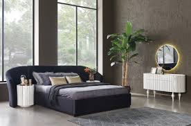 Yazımızın devamında küçük yatak odası dekorasyon önerileri bulabilir ve sizde hayal ettiğiniz kalabalıktan uzak , düzenli ve şık yatak odasına sahip olabilirsiniz. Yatak Odalari