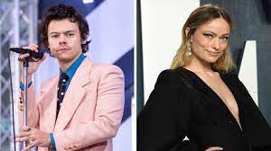 In 2017 styles released his debut solo single, 'sigh of time', which topped the uk singles chart and peaked at … Harry Styles Und Olivia Wilde Halten Handchen Und Fans Diskutieren Stern De