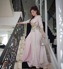 أنوثة ورقي في هذا الفستان من آخر إطلالات لجين عمران Moroccan Dress Moroccan Clothing Moroccan Fashion