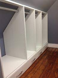 J'aime cette photo sur deco.fr ! 1001 Idee Pour Un Dressing Sous Pente Gain De Place Attic Bedroom Storage Attic Bedroom Closets Slanted Ceiling Closet