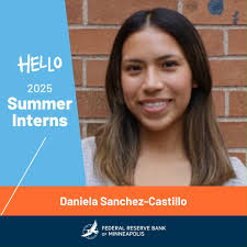 Meet Ella Tracy, one of the excellent interns in this year's summer cohort.  Ella is a rising senior at @stkates. She is studying economics, political  science, and public policy. During her time