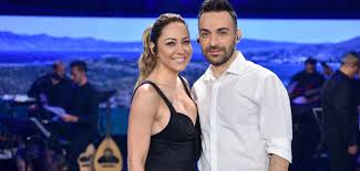 Η δέσποινα βανδή, μία από τις σημαντικότερες και πιο αγαπημένες φωνές του ελληνικού τραγουδιού προσκαλεί τους τηλεθεατές στην καλύτερη τηλεοπτική συναυλία του καλοκαιριού. Spiti Me To Mega Kwstas Agerhs Kai Melina Aslanidoy Elcblog Adstories Elculture Gr