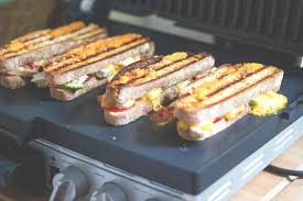 Rezept Fur Knuspriges Club Sandwich Als Rostbrot Aus Dem Kontaktgrill Von Moeyskitchen Com Club Sandwich Rezepte Kontaktgrill Rezepte