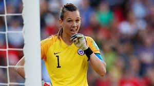 Así describe antonella piantini, arquera de la 'roja' de balonmano, la dramática situación que vive italia en ese viaje, antonella iba con belén canessa, chilena que defiende al g.s.d. Christiane Endler Habla De Futbol Femenino Politica Sociedad E Ideas En Chile Somos Muy Buenos Para Sacar La Vuelta Emol Com